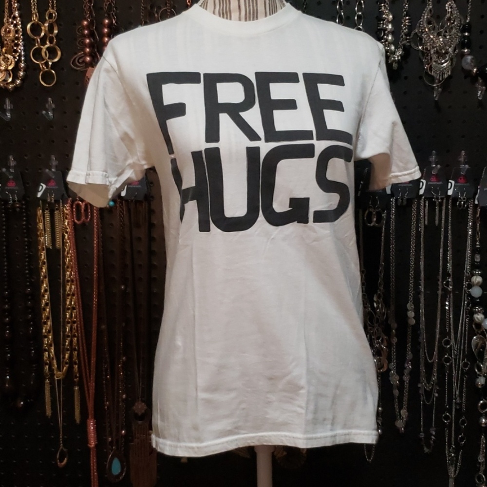 FREE HUGS Screen tee